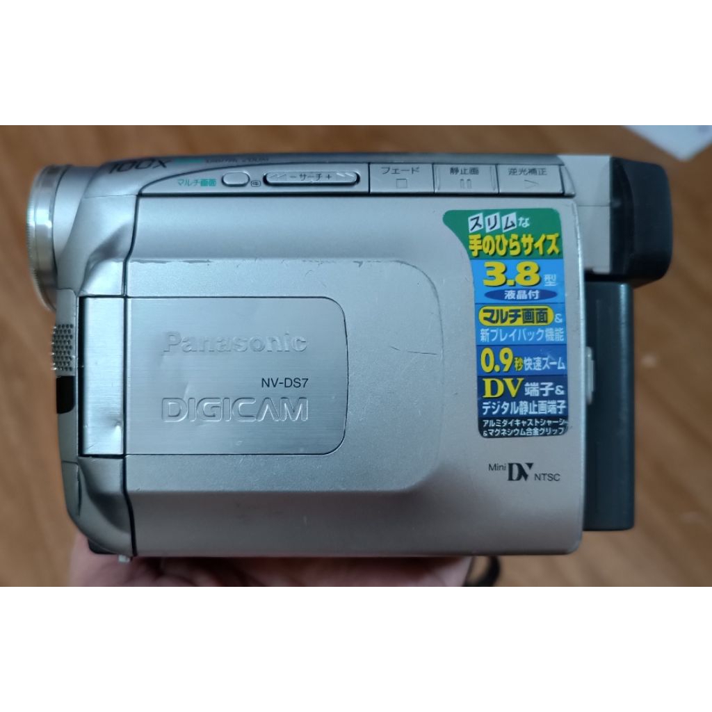 Máy quay phim Panasonic Digicam NV-DS7 sử dụng băng DVmini
