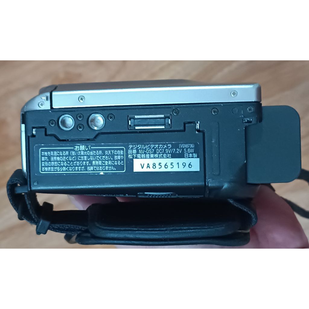 Máy quay phim Panasonic Digicam NV-DS7 sử dụng băng DVmini