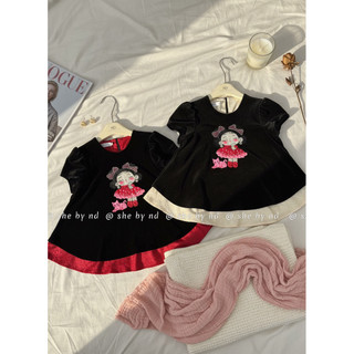 Áo nhung the cộc tay lót lụa cổ tròn thêu hình cô bé cạnh con mèo