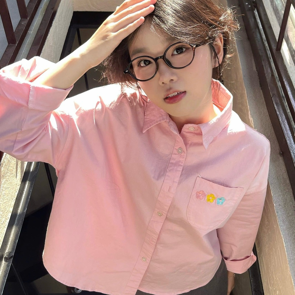 Áo sơ mi nữ dáng ngắn Lilla Top Togo Clothing Form rộng tay dài thêu hoa thanh lịch cá tính ASM09 | BigBuy360 - bigbuy360.vn