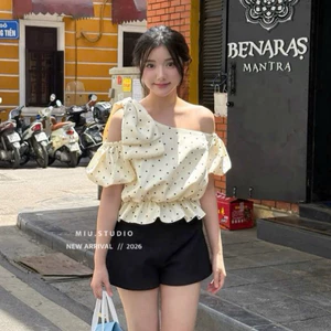 MIU.STUDIO • Áo chấm bi lệch vai tay bồng phối nơ bo eo cách điệu , Áo croptop tiểu thư phối bèo điệu đà sang chảnh