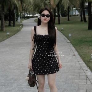 Đầm hai dây hoa nhí thiết kế dáng ngắn xoè nhẹ thắt nơ vai điệu đà , Váy xoè cổ vuông hoạ tiết hoa nhí xinh xắn