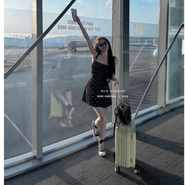 Đầm hai dây hoa nhí thiết kế dáng ngắn xoè nhẹ thắt nơ vai điệu đà , Váy xoè cổ vuông hoạ tiết hoa nhí xinh xắn