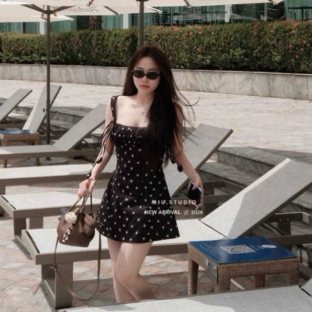 Đầm hai dây hoa nhí thiết kế dáng ngắn xoè nhẹ thắt nơ vai điệu đà , Váy xoè cổ vuông hoạ tiết hoa nhí xinh xắn