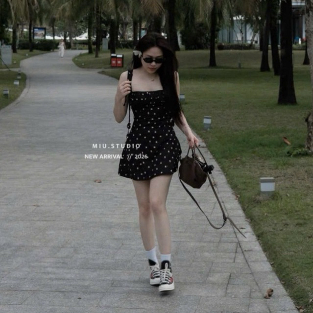Đầm hai dây hoa nhí thiết kế dáng ngắn xoè nhẹ thắt nơ vai điệu đà , Váy xoè cổ vuông hoạ tiết hoa nhí xinh xắn