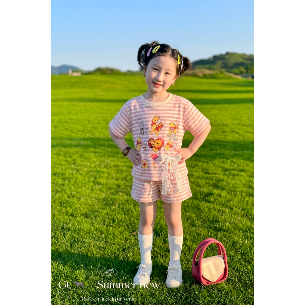 Bộ quần áo xinh cho bé gái,áo kẻ cộc tay, in hình hoạt hình chất vải thun tăm mềm mịn co giãn thoải mái.M82