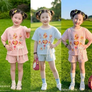 Bộ quần áo xinh cho bé gái,áo kẻ cộc tay, in hình hoạt hình chất vải thun tăm mềm mịn co giãn thoải mái.M82