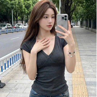 QCL1 9481 Áo thun tăm cổ V viền ren form ôm siêu tôn dáng chuẩn WGWE xịn sò