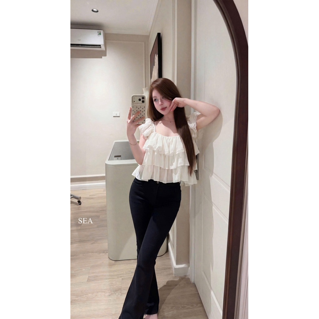 Áo tơ bèo tầng viền ren dáng ngắn xinh