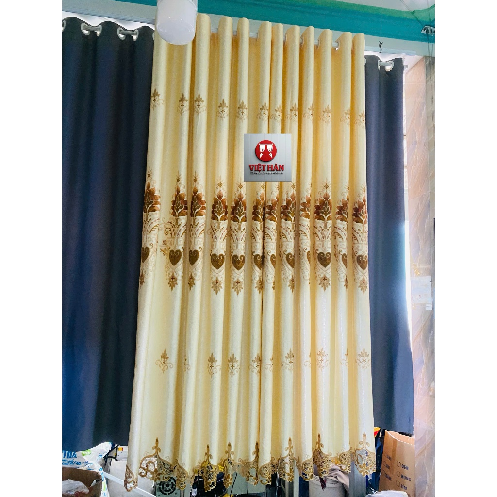 1 TẤM GẤM THÊU MÀU  VÀNG KEM PHỐI CHÂN REN CHƯA CÓ CÂY TREO - TREO 1 TẤM MUA 1 TẤM _TREO 2 TẤM MUA 2 TẤM RÈM CỬA VIỆT HÀ