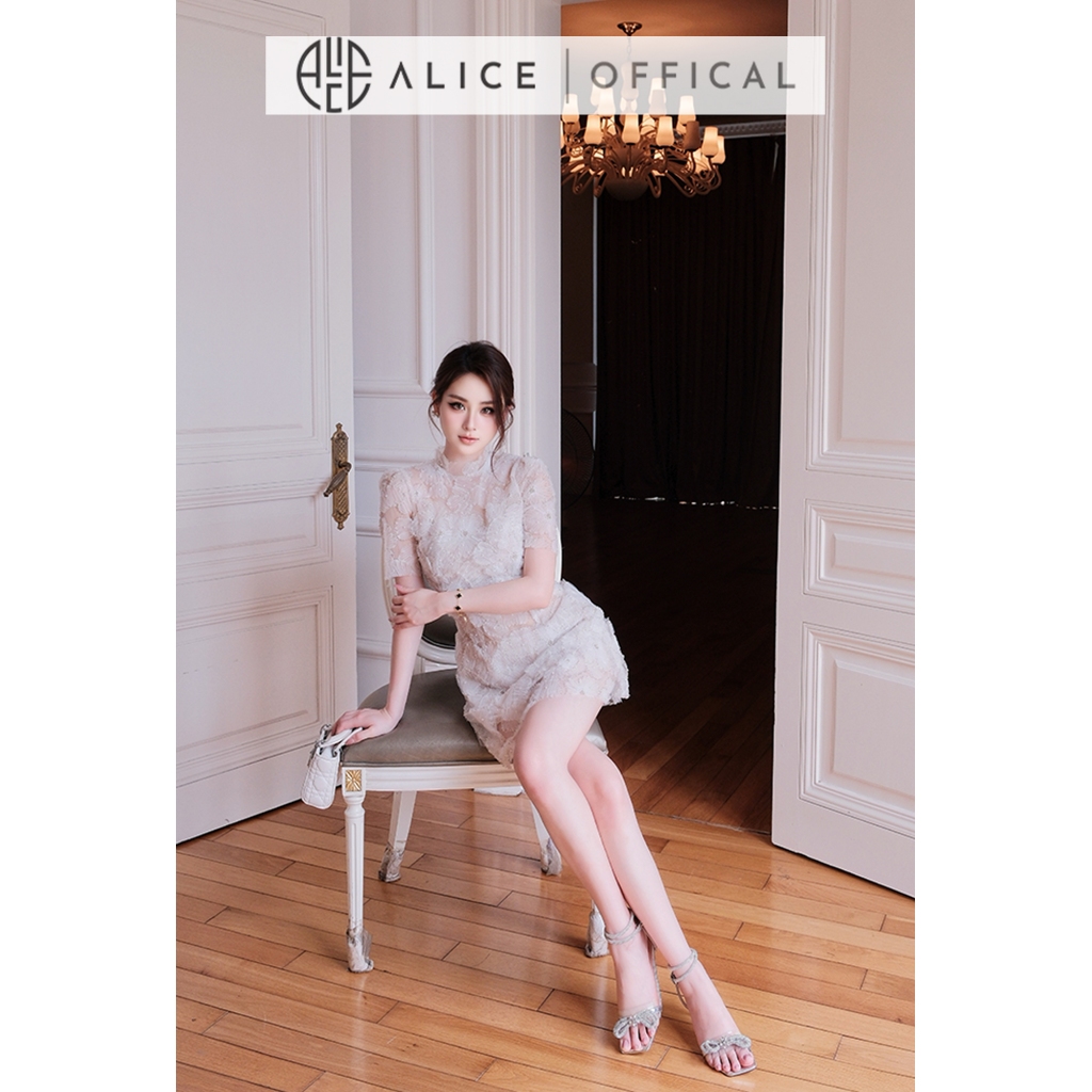 Váy Dự Tiệc Cao Cấp Alice Chất Ren Đính Hoa Nổi Kèm Đá, Dáng Chữ A Ngắn, Thiết Kế Chiết Eo Cổ Tròn Tôn Dáng V1463