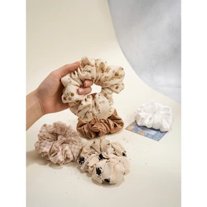 Scrunchies Vintage & Silk Collection – Dây Buộc Tóc Bản Lớn Họa Tiết Hoa Nhí & Lụa Satin Cao Cấp