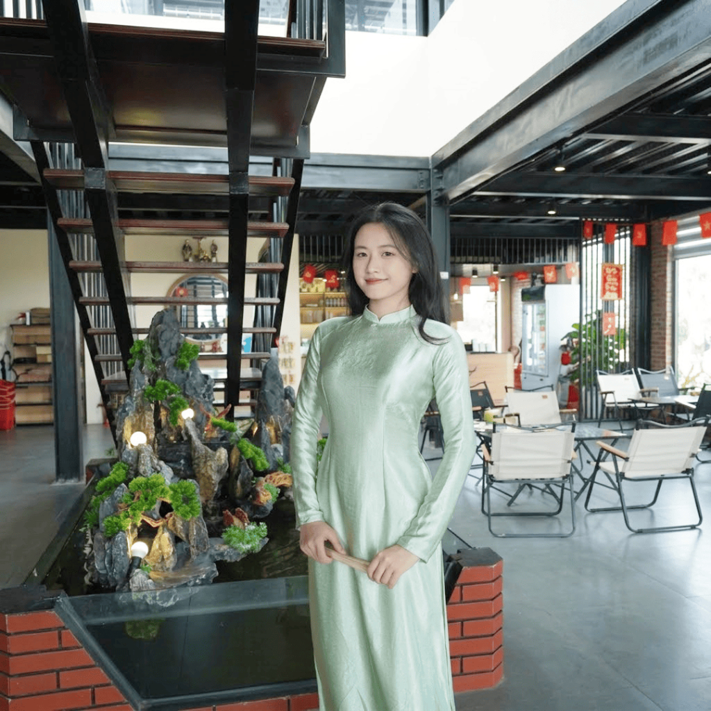 Áo Dài Truyền Thống Dáng Suông Nữ  LICHEE Chất Liệu Lụa Tằm Titan Vân Gãy Sang Trọng Tôn Dáng Cổ 2,5 Tay Ôm