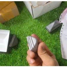 Chụp Đầu Sắt Hộp nhọn Chữ Nhật được thiết kế chắc chắn, kiểu dáng hiện đại với phần đỉnh dập nổi hình kim tự tháp