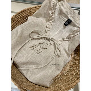 𝐏𝐡𝐢𝐞𝐧 𝐖𝐆𝐖𝐄 | (Sẵn) w9712 Áo Kiểu Tay Bồng Lỡ Cổ V Bèo Chất Linen