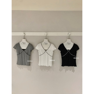 𝐏𝐡𝐢𝐞𝐧 𝐖𝐆𝐖𝐄 | (Sẵn) w9576 Áo Thun Cổ V Ôm Body Chấm Bi Cộc Tay