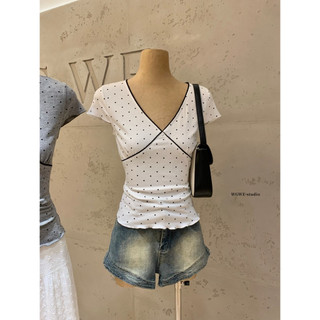 𝐏𝐡𝐢𝐞𝐧 𝐖𝐆𝐖𝐄 | (Sẵn) w9576 Áo Thun Cổ V Ôm Body Chấm Bi Cộc Tay