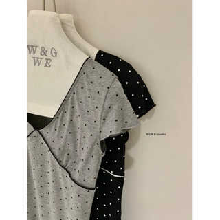 𝐏𝐡𝐢𝐞𝐧 𝐖𝐆𝐖𝐄 | (Sẵn) w9576 Áo Thun Cổ V Ôm Body Chấm Bi Cộc Tay