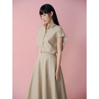 Set OLV áo và chân váy thanh lịch Beige Tie Neck Midi Set