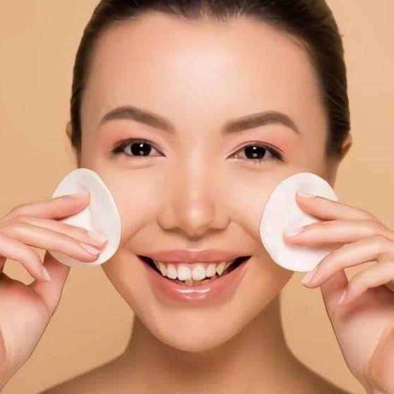 Dầu Tẩy Trang Dịu Nhẹ Làn Da Hương Sakura Bản Giới Hạn Kosé Softymo Speedy Cleansing Oil (240g)