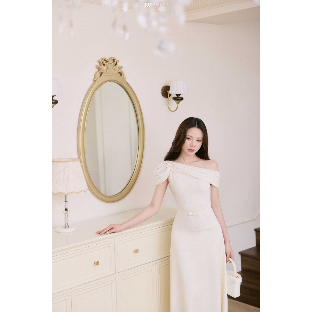 Đầm Xuân Hè Chân Đổ Ngang Vai 1S23.2604, Đầm Midi Dáng A Lệch Vai Ôm Thân Trên Hông Xoè Nhẹ Phong Cách Thanh Lịch By JM