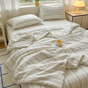 Mang cả khu vườn hoa nhỏ xinh vào phòng ngủ với set chăn ga Cotton Thun dịu dàng, họa tiết hoa nhí tinh tế