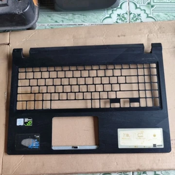 Vỏ mặt C laptop Asus F560U cũ, trầy xước ít ,ốc Nguyên không bị bể