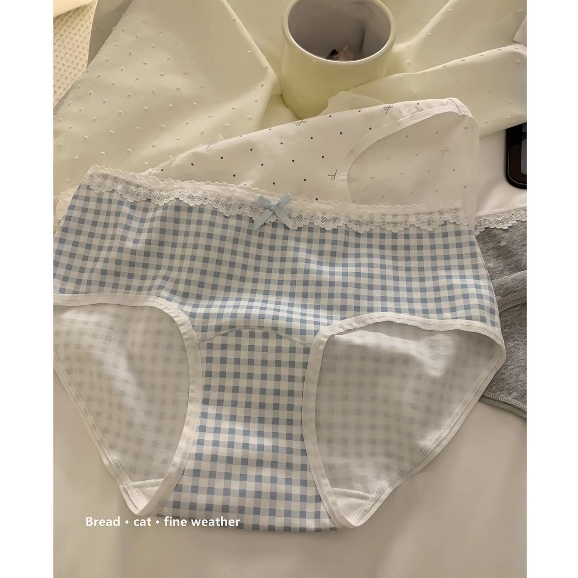 Quần lót họa tiết chibi viền ren thêm điểm nhấn nơ nhỏ vải cotton thoáng mát.