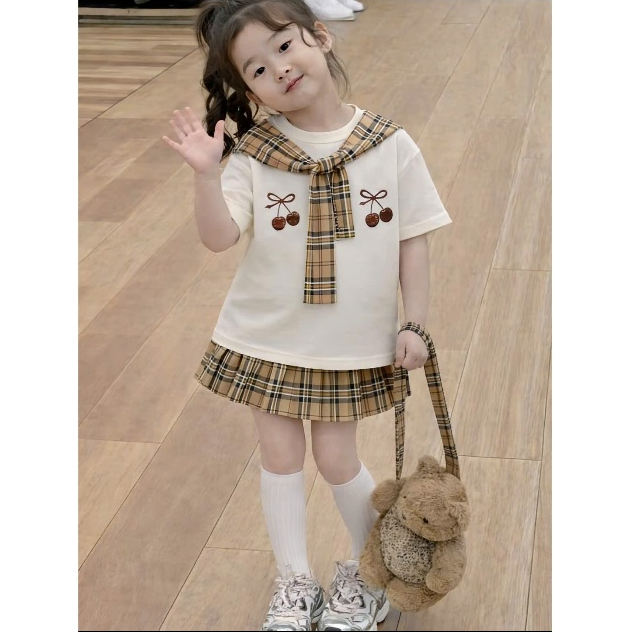 Set đồ bé gái mùa hè phong cách Hàn Quốc áo thun cổ thủy thủ thêu cherry kèm chân váy caro xếp ly