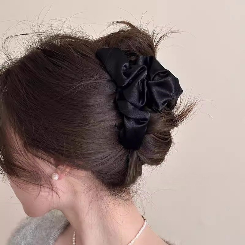 Kẹp Tóc Nữ Càng Cua Lụa Satin Xếp Ly – Phụ Kiện Tóc Nữ Sang Trọng, Thanh Lịch & Quý Phái