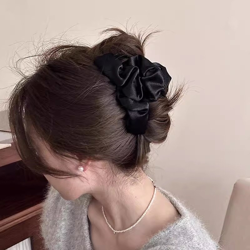 Kẹp Tóc Nữ Càng Cua Lụa Satin Xếp Ly – Phụ Kiện Tóc Nữ Sang Trọng, Thanh Lịch & Quý Phái