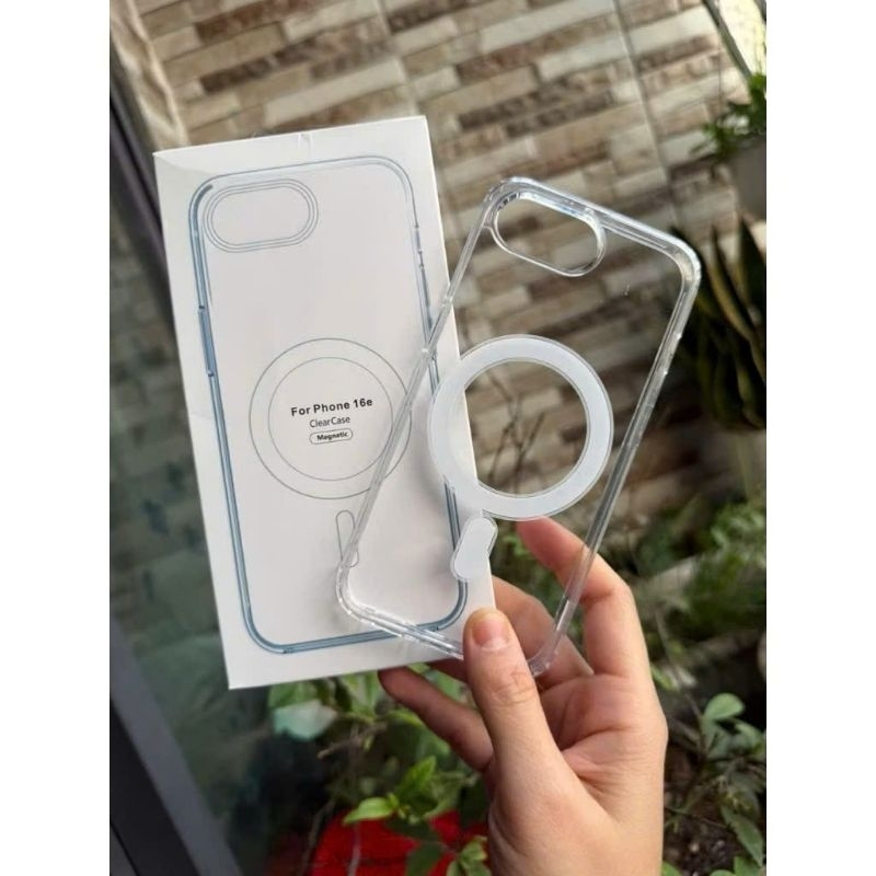 Ốp trong 16E/17E/SE4 lưng cứng viền mềm chống ố vàng hỗ trợ sạc không dây