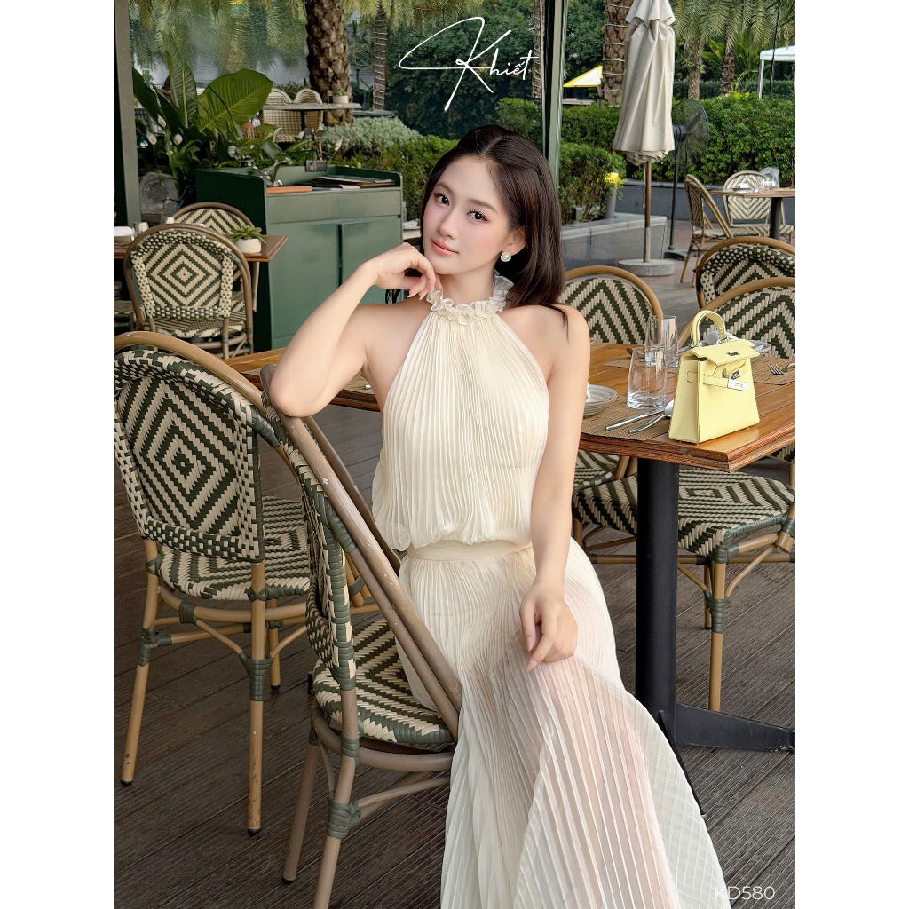 Đầm maxi cổ yếm dập ly trắng kem bay bổng nữ tính Khiết KD580