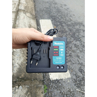 sạc pin 21V sạc bàn chân pin makita phổ thông, đế sạc 21v, sạc khoan pin,khoan vít,sạc pin 10,15 20,30 cell