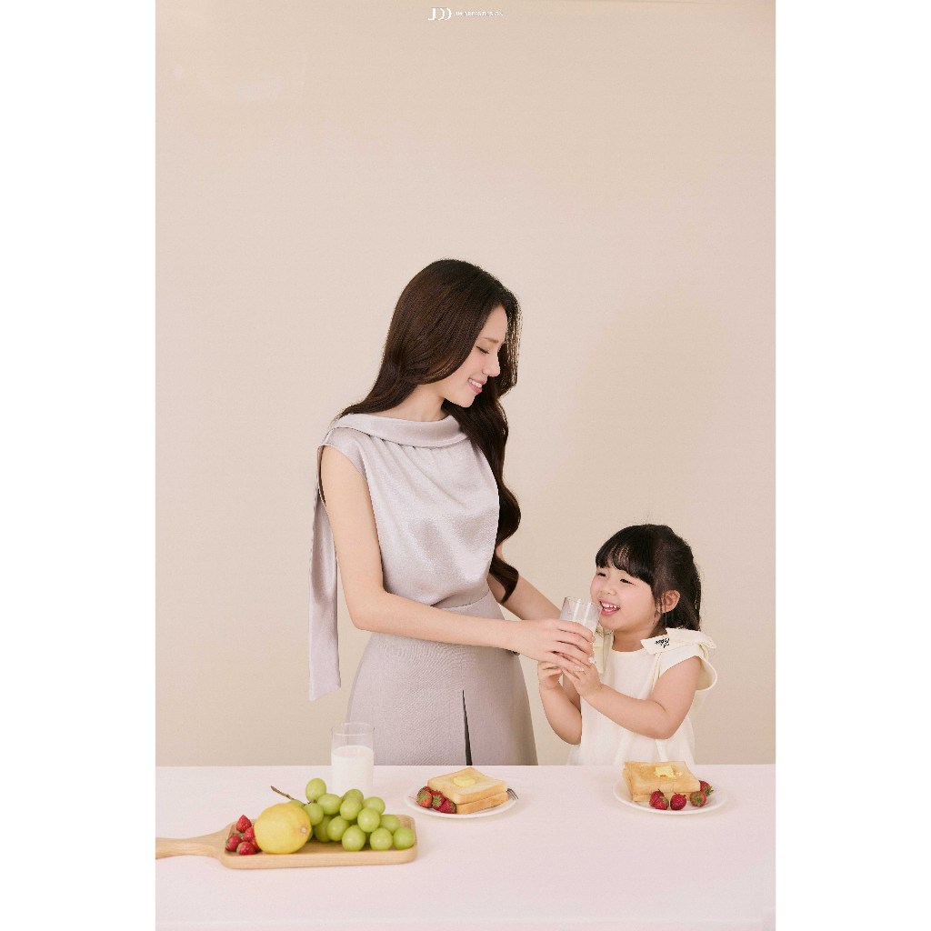 Áo Kiểu Dáng Suông Cổ Ngang 2T27.2604. Áo Satin Nữ Cổ Đổ, Áo Không Tay Thanh Lịch, Áo Công Sở Cao Cấp Thiết Kế Bởi JM
