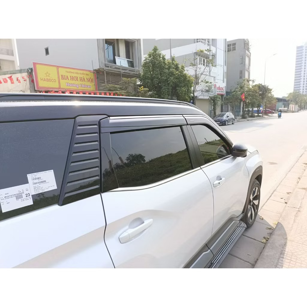 Vè che mưa xe Mitsubishi DESTINATOR nhựa ABS cao cấp