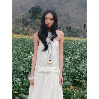 Váy maxi OLV cổ yếm nhún thanh lịch White Halter Gathered Maxi Dress