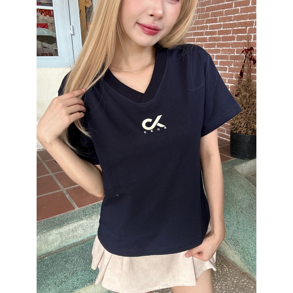 [Sale mẫu mới] Áo Thun Nữ Cổ V Logo In Nổi Thun Cotton cao cấp dày dặn mềm mịn vải mát nhẹ CKOR
