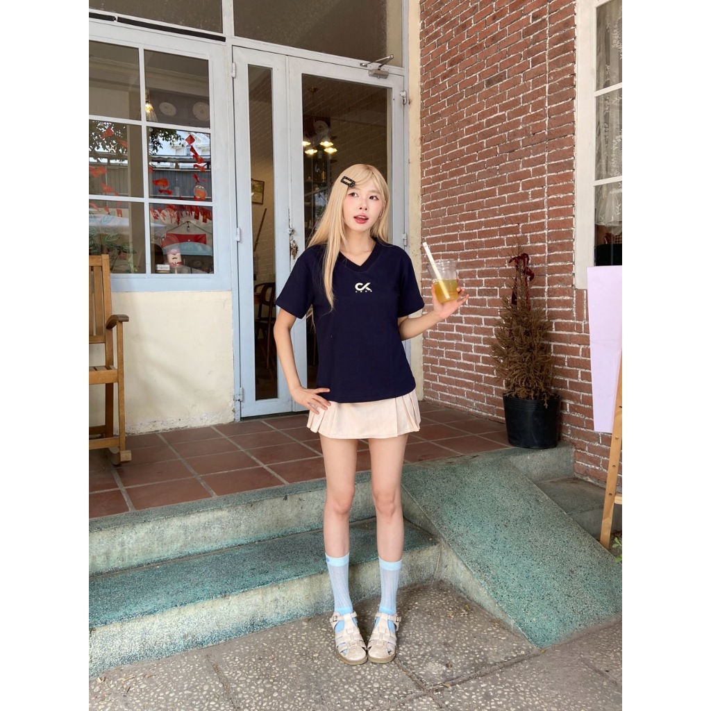 [Sale mẫu mới] Áo Thun Nữ Cổ V Logo In Nổi Thun Cotton cao cấp dày dặn mềm mịn vải mát nhẹ CKOR