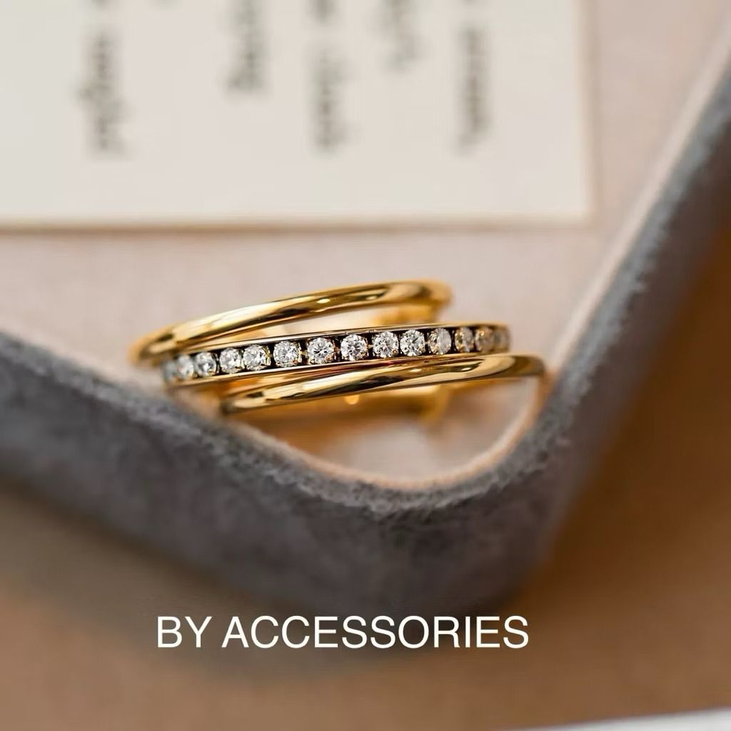 Nhẫn nữ titan phối 3 vòng tròn trơn và đính full đá lấp lánh mạ vàng 18K không gỉ WR2526 BY ACCESSORIES