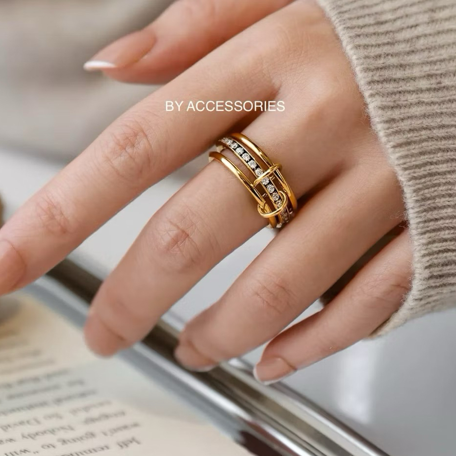 Nhẫn nữ titan phối 3 vòng tròn trơn và đính full đá lấp lánh mạ vàng 18K không gỉ WR2526 BY ACCESSORIES