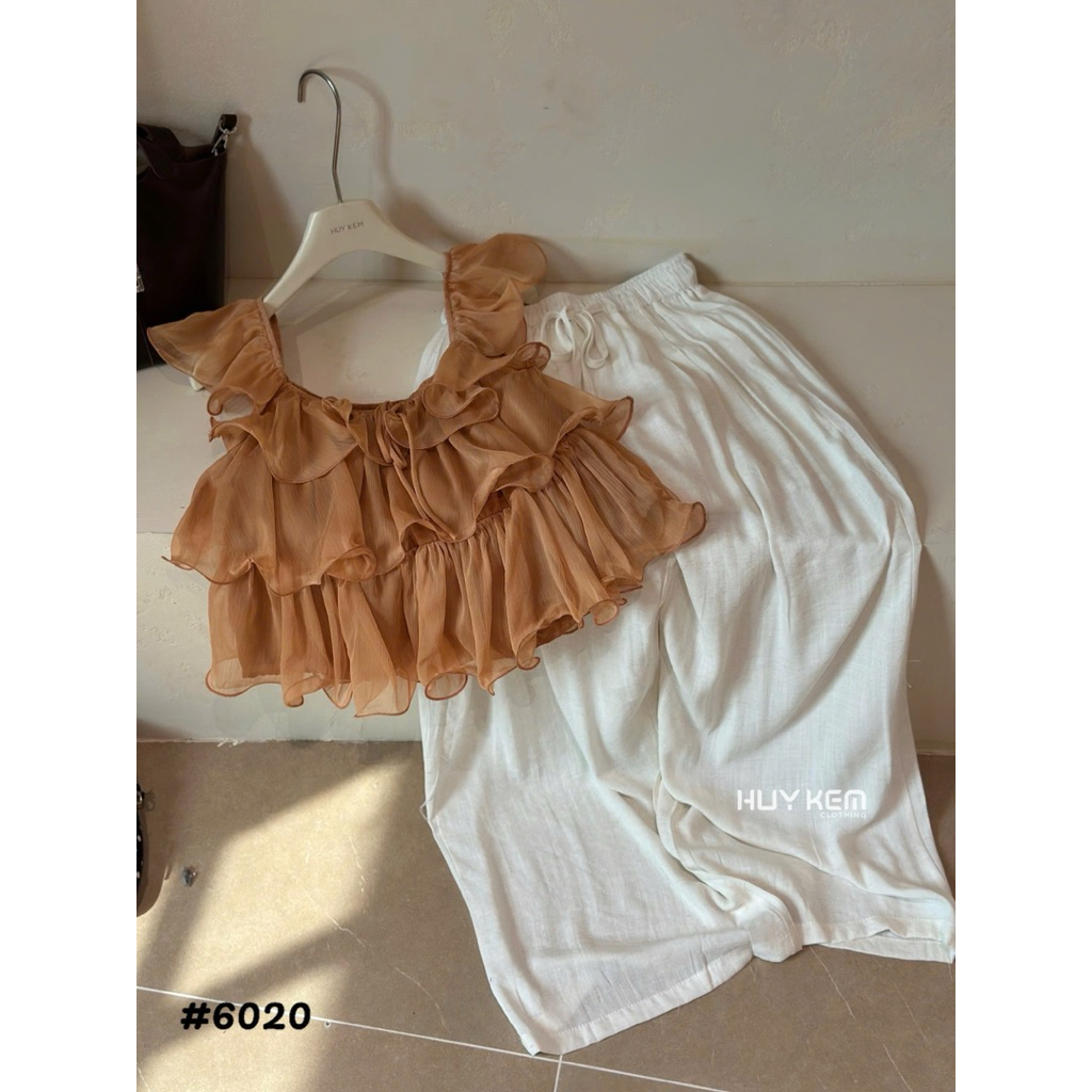 [𝐒𝐮𝐙𝐲] Áo Tơ Lụa Cổ Trễ Tầng Viền Sóng QCCC