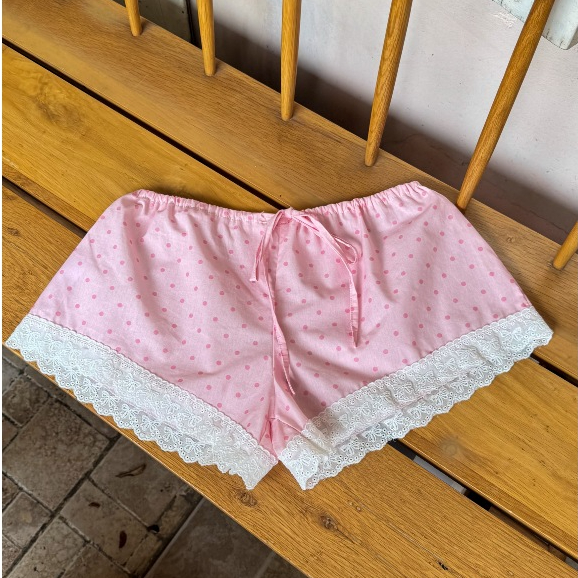 HÀNG MỚI VỀ - Quần đùi cotton thô lưng thấp màu chấm bi hồng & trắng sữa phối ren phong cách cottage core | bananabu
