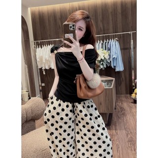 MIMI CLOTHING - Set áo đen lệch vai phối quần chấm bi form rộng phong cách