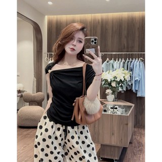 MIMI CLOTHING - Set áo đen lệch vai phối quần chấm bi form rộng phong cách