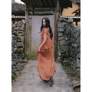 Đầm maxi OLV cổ V bèo nhún phong cách Boho nữ tính Brown V Neck Ruffle Maxi Dress