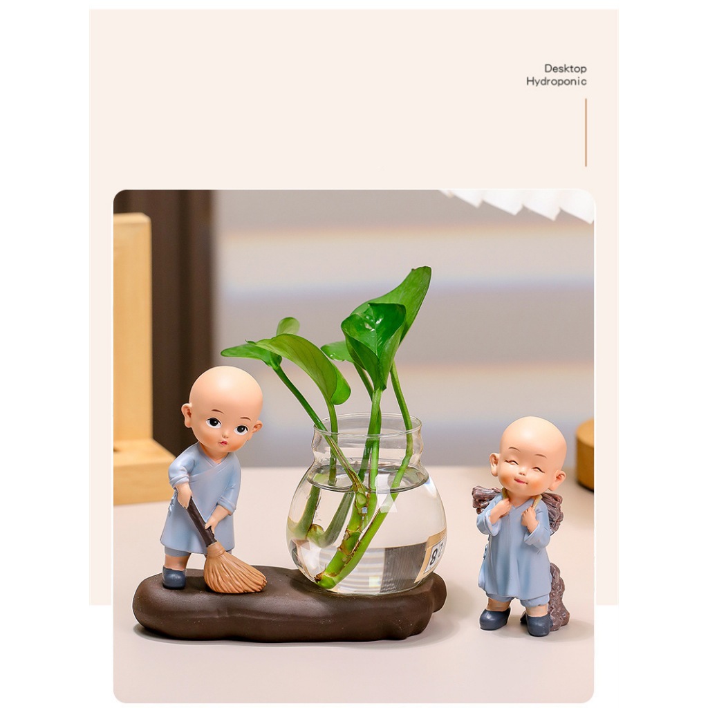 Bộ decor Tiểu Hòa Thượng kết hợp cùng bình thủy sinh trang trí nhà, bàn làm việc góc học tập giúp mang lại may mắn
