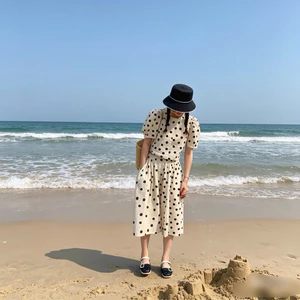 Set bộ nữ F0832 chấm bi đi biển mùa hè – áo quần nữ trendy, thời trang trẻ trung, size S–M (40–50kg)