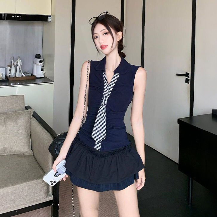 【dynamar】Áo vest không tay dáng ôm, cổ bẻ xếp ly, màu trơn, kiểu dáng retro, phối cùng cà vạt kẻ caro.