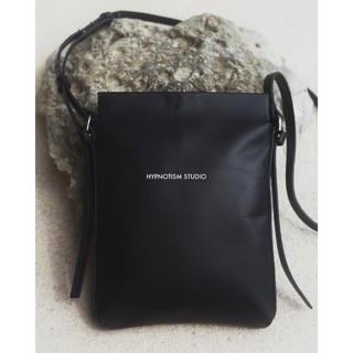 HYPNOTISM | "COMPACT LEATHER BAG" Túi Đeo Chéo Bao Tử Da Trơn Nam Nữ Phong Cách Basic